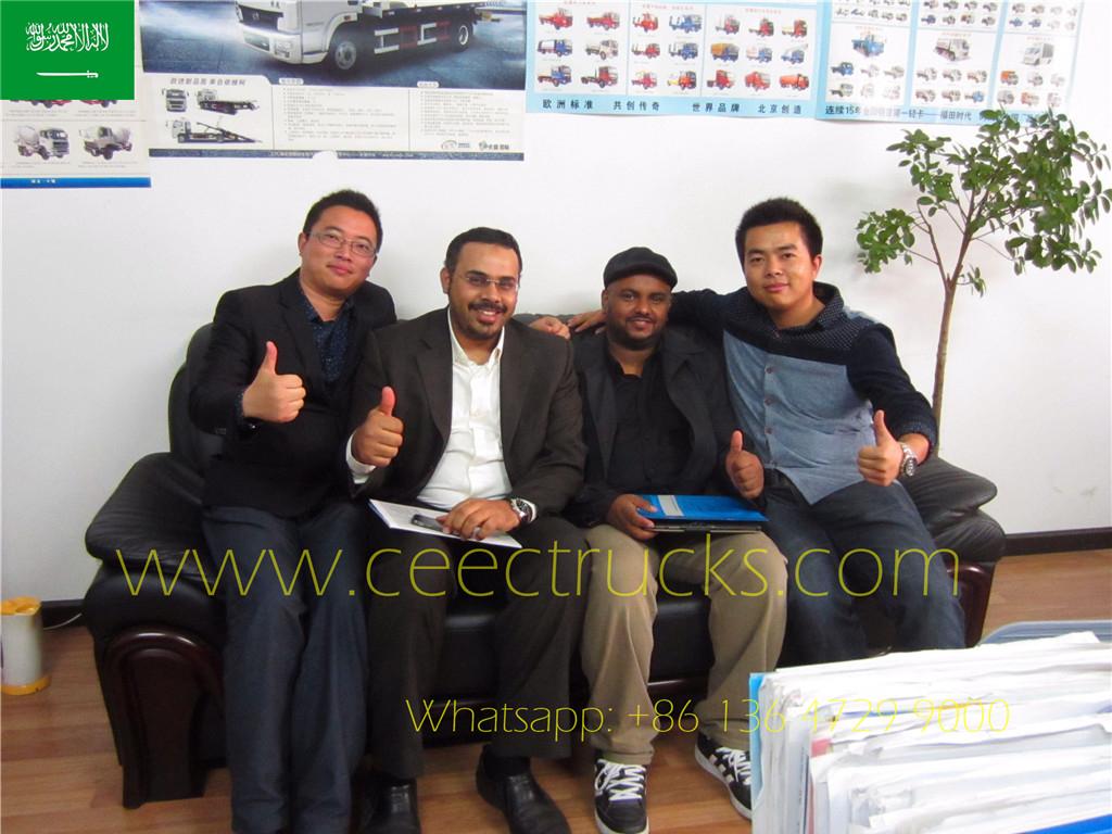 ဆော်ဒီအာရေးဗီးယား ဖောက်သည်များသည် လောင်စာဆီတင်ကာ ဆီမီထရန်းအတွက် ကျွန်ုပ်တို့၏ စက်ရုံသို့ လာရောက်ခဲ့ကြသည်။